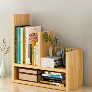 شلف کتاب ایستاده